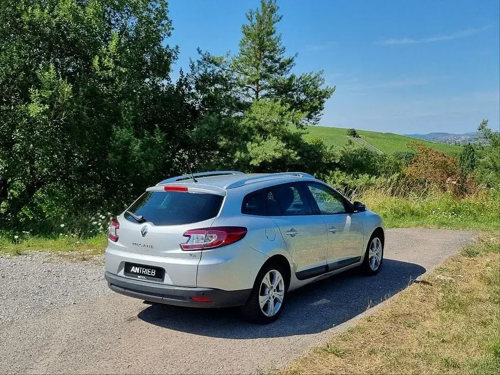 Gebraucht Renault Mégane III Dynamique 131 PS (96 kW) 2011 Silber Limousine