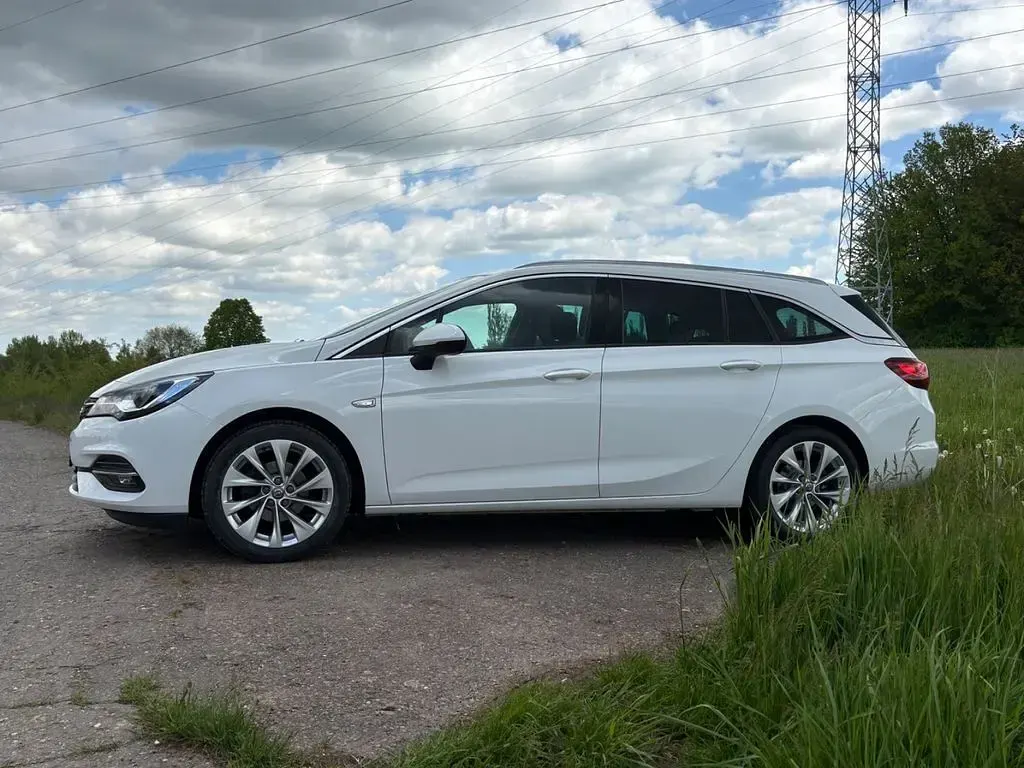 Używany Opel Astra 122 KM (89 kW) 2020 Biały Kombi