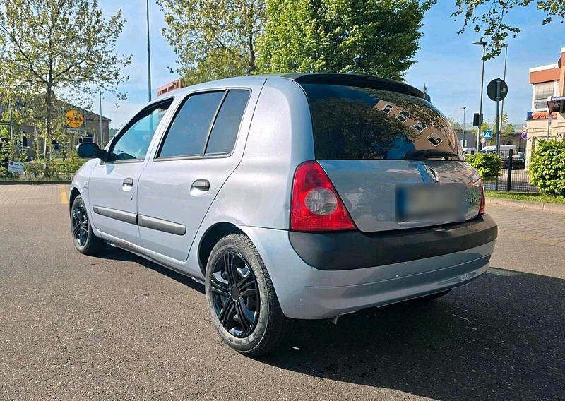 Gebraucht Renault Clio II Dynamique 98 PS (72 kW) 2004 Blau Kleinwagen
