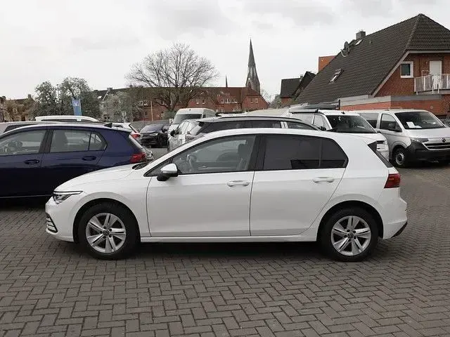 Gebraucht VW Golf VIII R 131 PS (96 kW) 2023 Oryxweiß perlmutteffekt Limousine