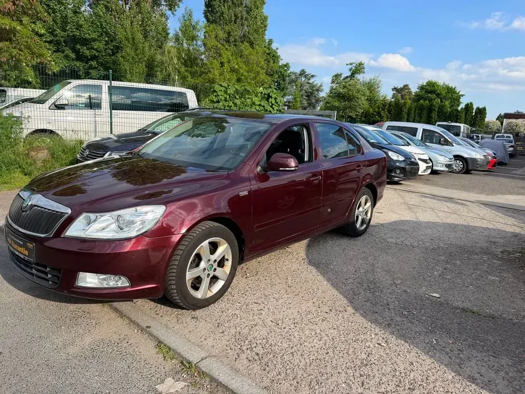 Gebraucht Skoda Octavia Family 105 PS (77 kW) 2012 Rot Limousine