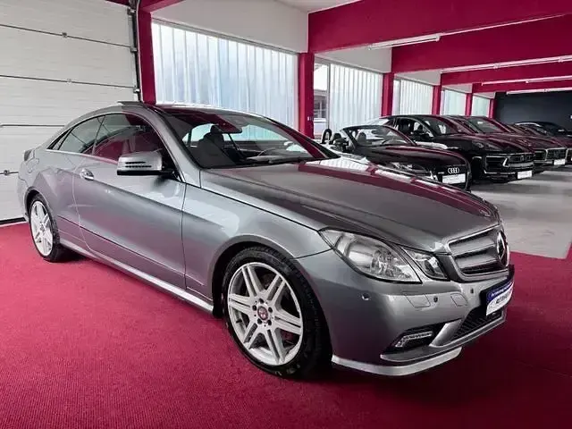 Gebraucht Mercedes E500 AMG line 388 PS (285 kW) 2010 Grau Coupé