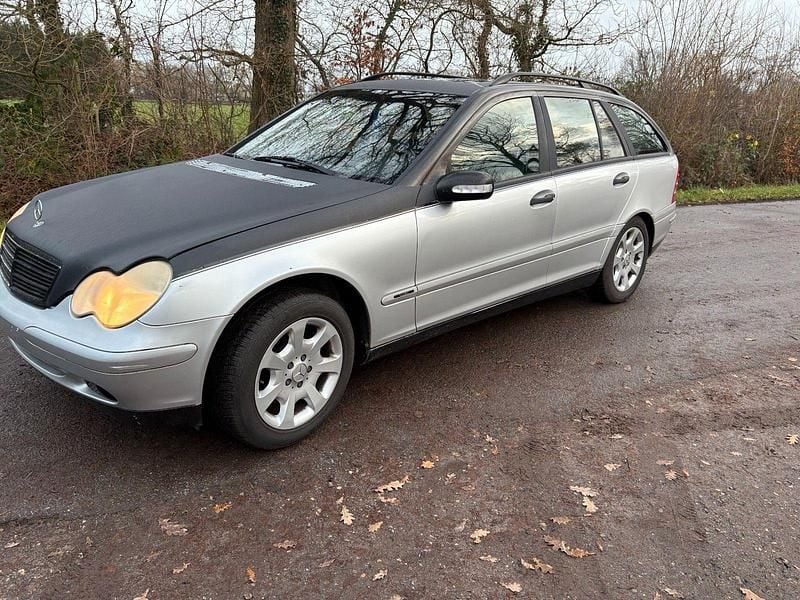 Silber Gebraucht 2003 Mercedes C180 Kombi | 950 € (Superpreis) - Bild 1/4