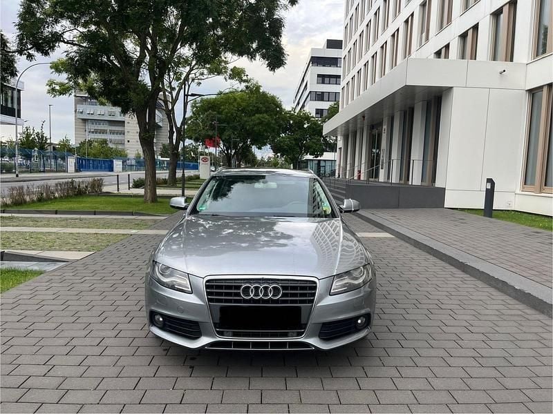 Grau Gebraucht 2010 Audi A4 Kombi | 7.700 € (Guter Preis) - Bild 1/4