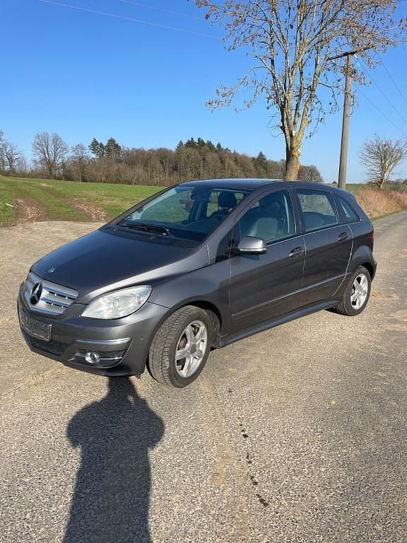 Gebraucht Mercedes B200 136 PS (100 kW) 2009 Grau Van / Kleinbus