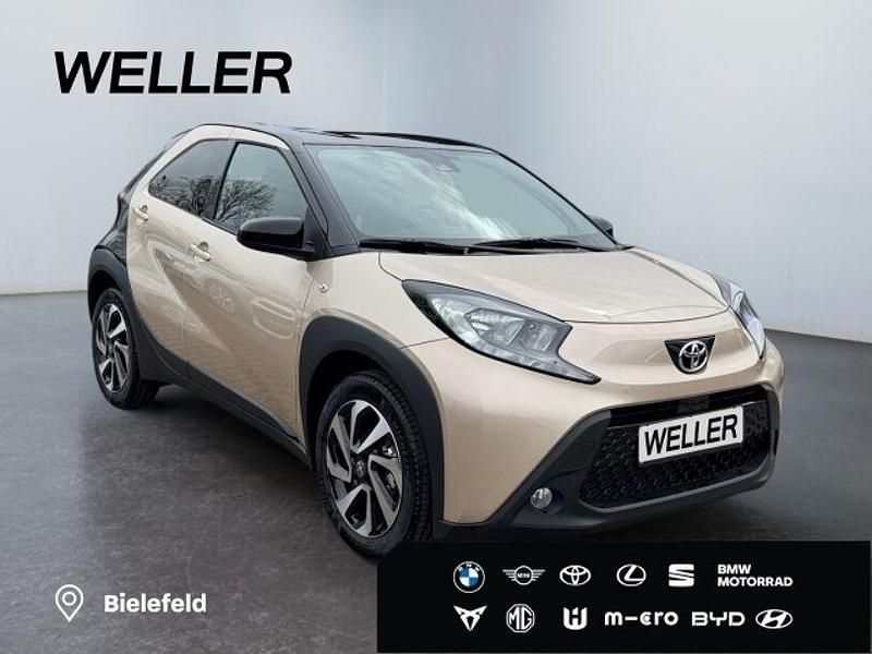 Gebraucht Toyota Aygo X Pulse 72 PS (52 kW) 2024 Rot SUV