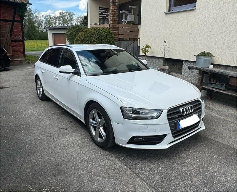 Gebraucht Audi A4 Sport 177 PS (130 kW) 2013 Weiß Limousine