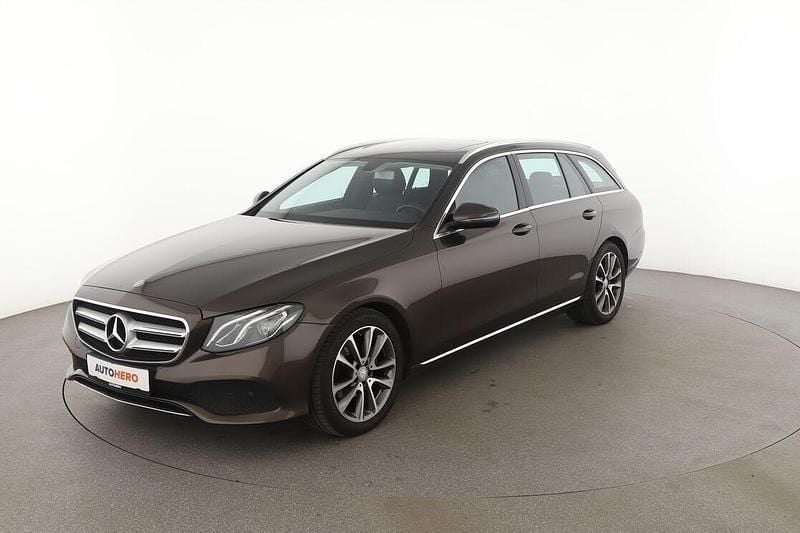Braun Gebraucht 2016 Mercedes E200 Avantgarde Kombi | 21.180 € (Fairer Preis) - Bild 1/3