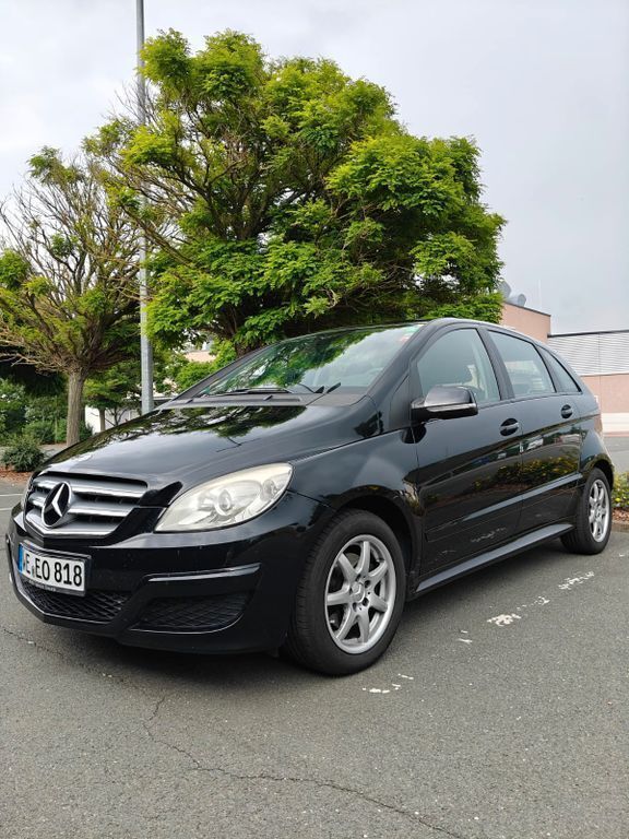 Schwarz Gebraucht 2008 Mercedes B180 Van / Kleinbus | 2.950 € (Fairer Preis) - Bild 1/4