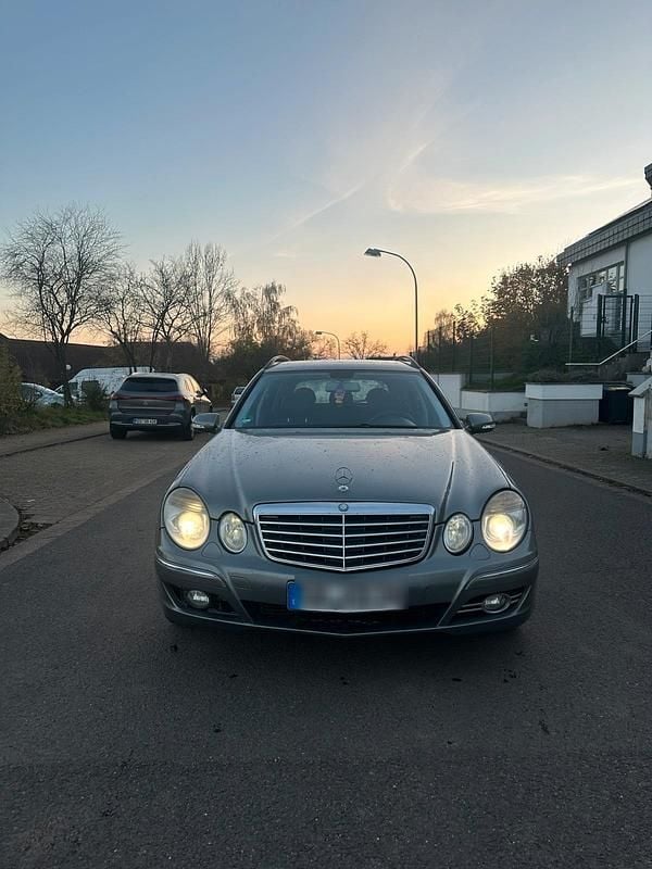 Gebraucht Mercedes E320 Avantgarde 224 PS (164 kW) 2007 Silber Kombi