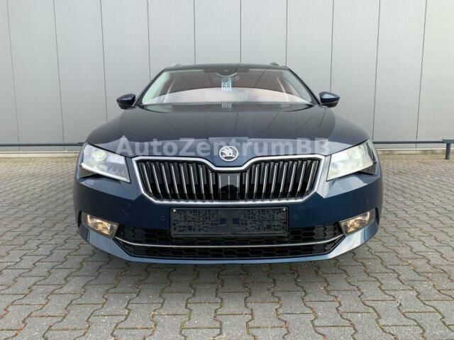Gebraucht Skoda Superb Style 150 PS (110 kW) 2019 Blau metallic Kombi