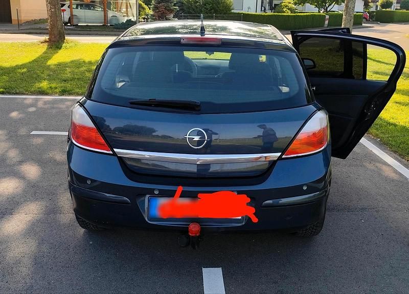 Gebraucht Opel Astra 105 PS (77 kW) 2006 Andere farben Kleinwagen