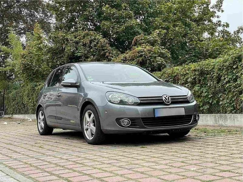 Grau Gebraucht 2010 VW Golf VI Team Limousine | 2.450 € (Superpreis) - Bild 1/4