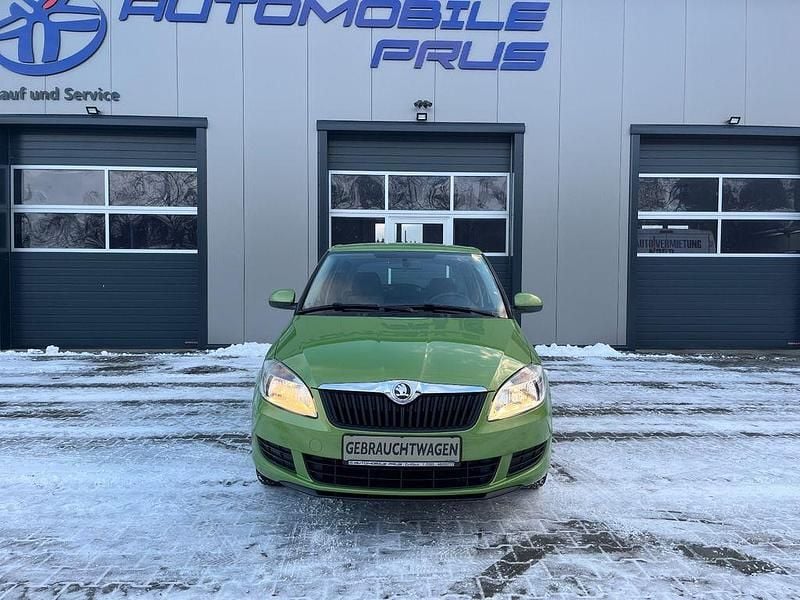 Grün Gebraucht 2013 Skoda Fabia Cool Edition Limousine | 5.199 € (Fairer Preis) - Bild 1/4