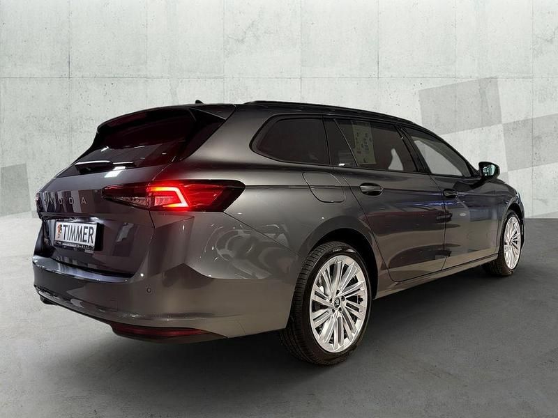 Neu Skoda Superb Selection 150 PS (110 kW) 2026 Graphitegrau metallic Kombi