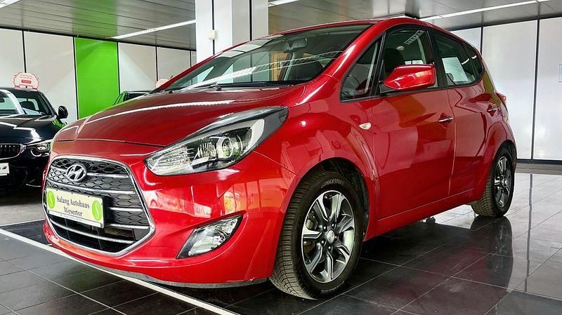 Rot Gebraucht 2016 Hyundai ix20 Kleinwagen | 8.490 € (Fairer Preis) - Bild 1/4