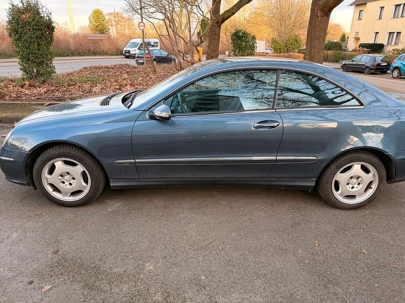 Blau Gebraucht 2005 Mercedes CLK200 Avantgarde Coupé | 7.777 € - Bild 1/4