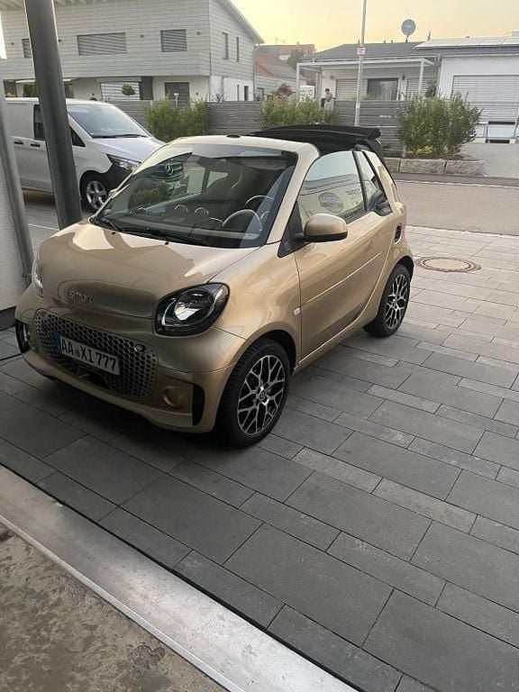 Gold Gebraucht 2021 Smart ForTwo Electric Drive Cabrio | 11.950 € (Guter Preis) - Bild 1/2