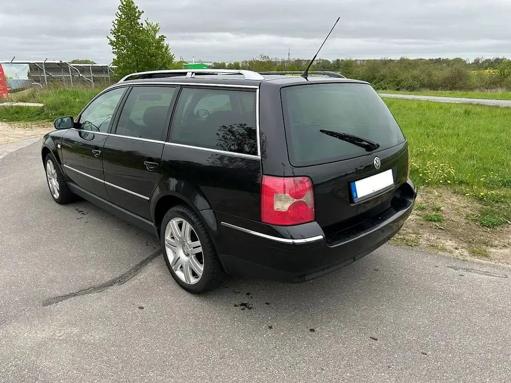 Używany VW Passat 131 KM (96 kW) 2003 Czarny Kombi