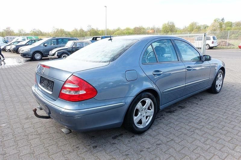Gebraucht Mercedes E280 Elegance 177 PS (130 kW) 2004 Blau Limousine