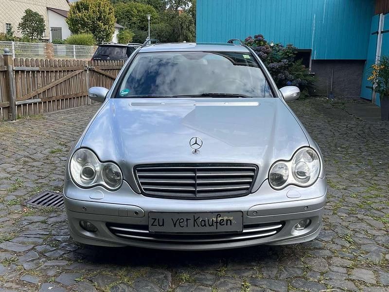 Silber Gebraucht 2007 Mercedes C200 Classic Kombi | 2.300 € (Fairer Preis) - Bild 1/4