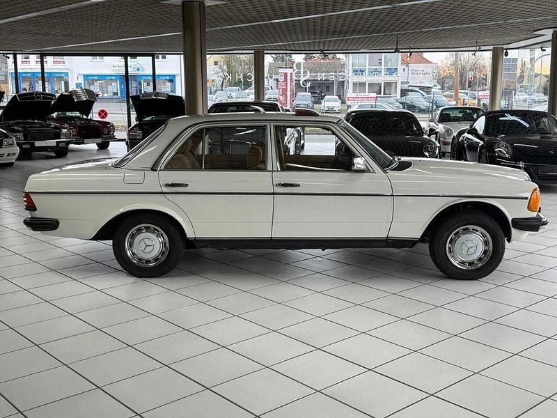 Gebraucht Mercedes 200 109 PS (80 kW) 1981 Weiß Limousine