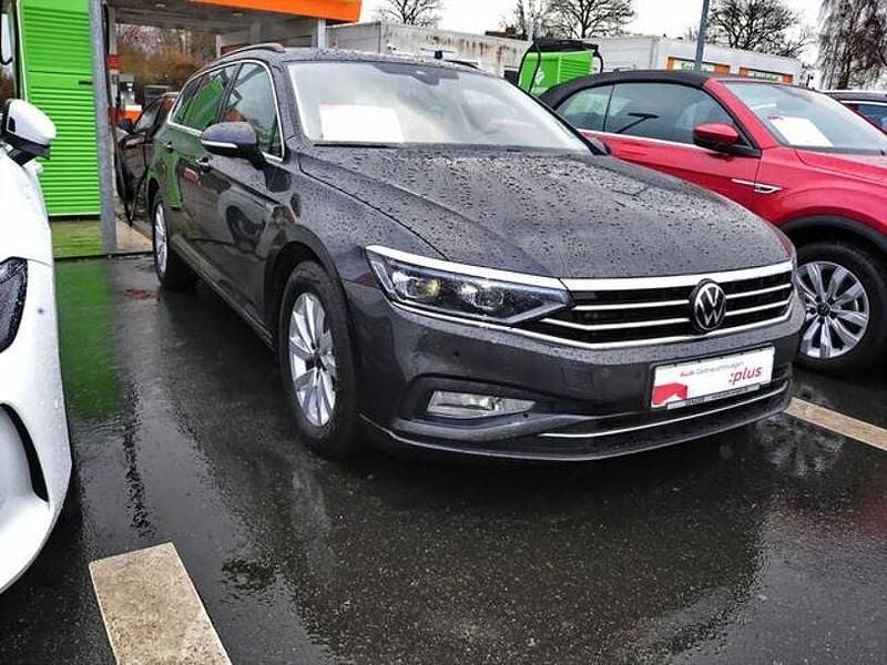 Gebraucht VW Passat Business 150 PS (110 kW) 2022 Mangangrau metallic Kombi