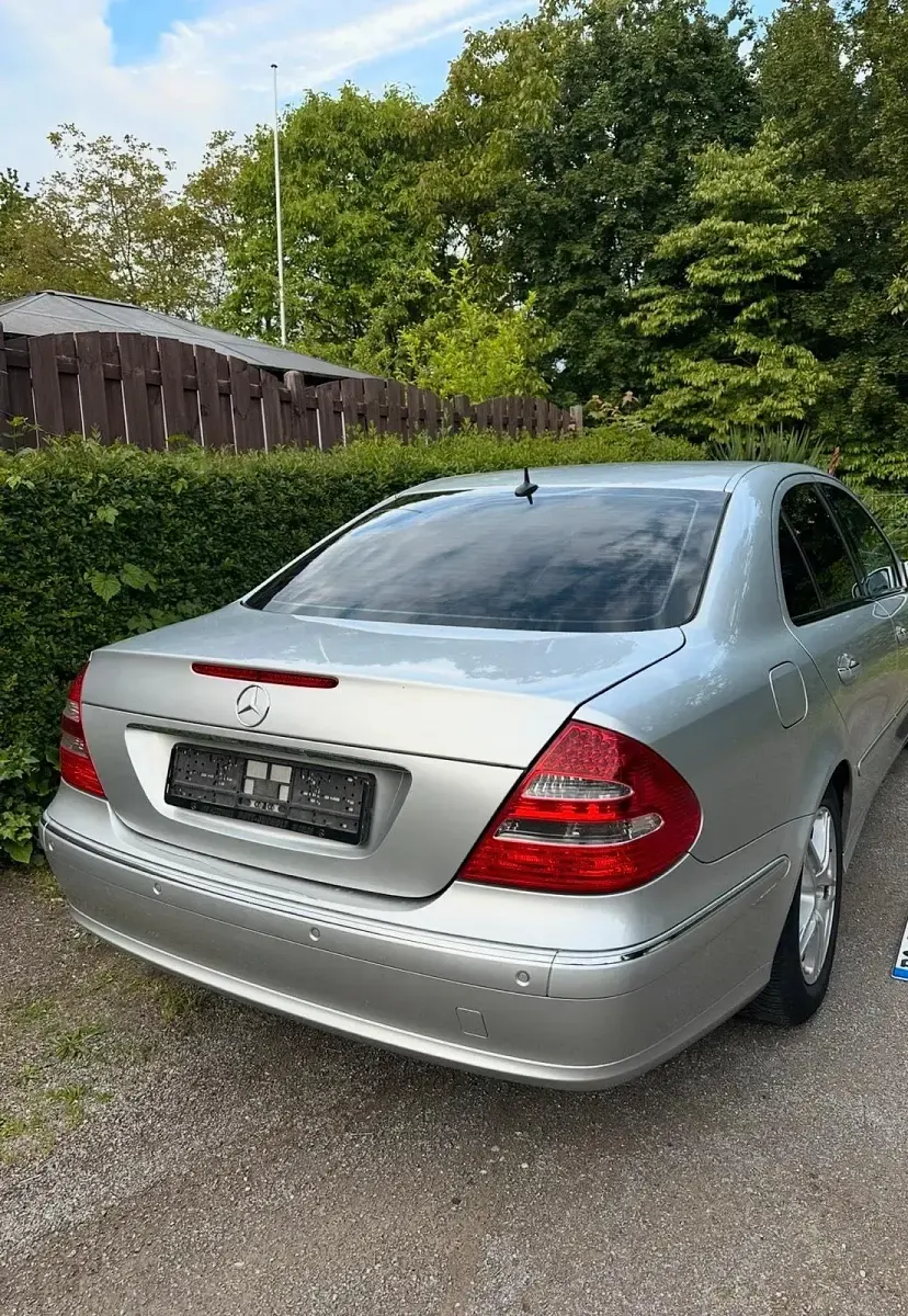 Gebraucht Mercedes E320 Avantgarde 224 PS (164 kW) 2004 Silber Limousine