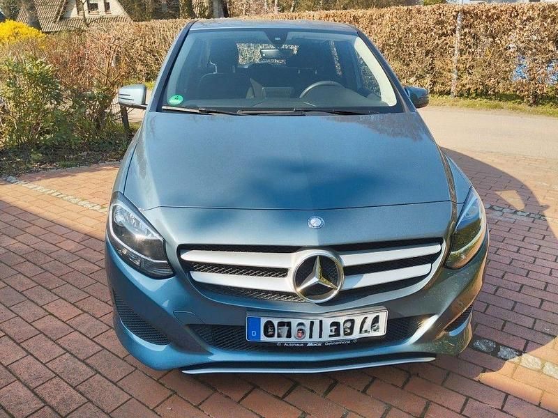 Gebraucht Mercedes B180 122 PS (89 kW) 2015 Blau Van / Kleinbus