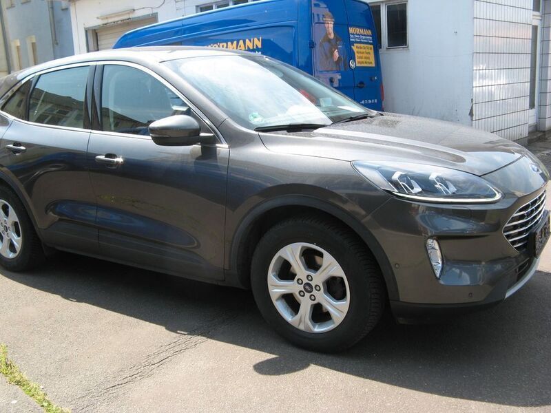 Grau Gebraucht 2020 Ford Kuga Titanium SUV | 19.750 € (Fairer Preis) - Bild 1/4