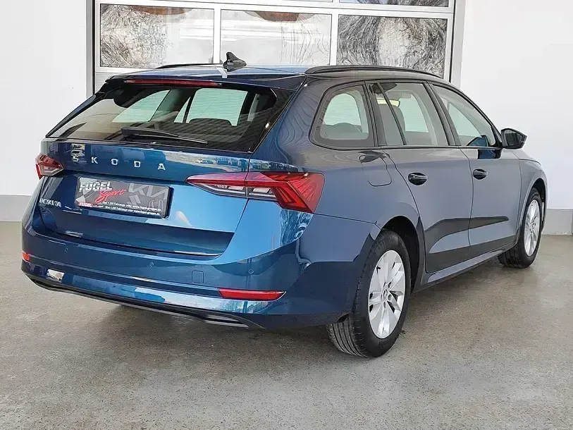 Gebraucht Skoda Octavia Ambition 150 PS (110 kW) 2022 Lavablau metallic Kombi