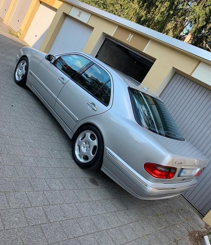 Gebraucht Mercedes E430 Avantgarde 279 PS (205 kW) 1999 Silber Limousine