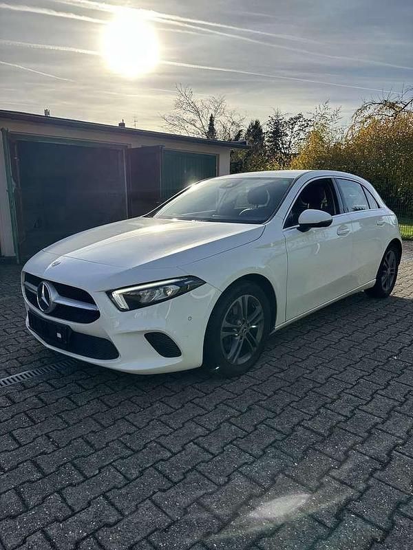 Gebraucht 2018 Mercedes A200 Progressive Limousine | 14.750 € (Guter Preis) - Bild 1/4