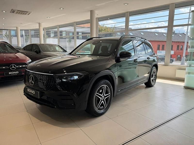 Schwarz Gebraucht 2025 Mercedes EQB300 AMG SUV | 47.990 € - Bild 1/4
