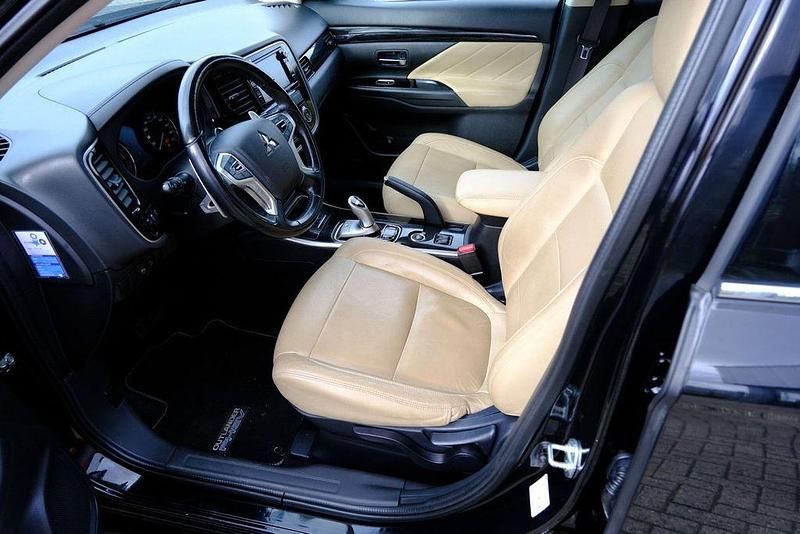 Gebraucht Mitsubishi Outlander P-HEV Edition 121 PS (88 kW) 2015 Schwarz SUV