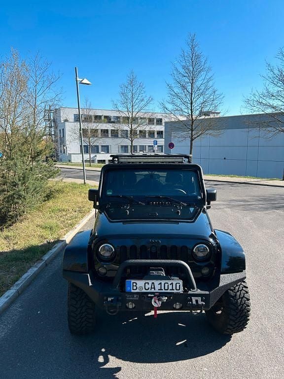 Käytetty Jeep Wrangler 200 HP (147 kW) 2015 Musta Katumaasturi