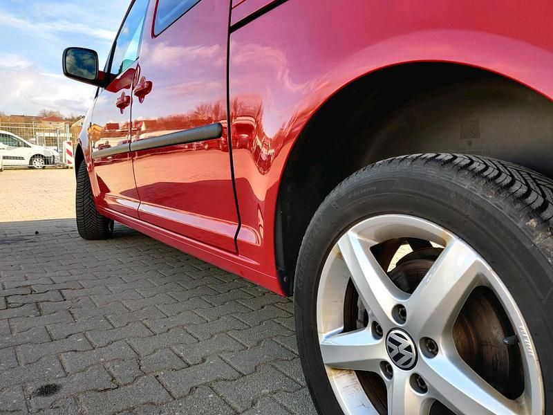 Gebraucht VW Caddy Maxi 102 PS (75 kW) 2013 Rot Van / Kleinbus