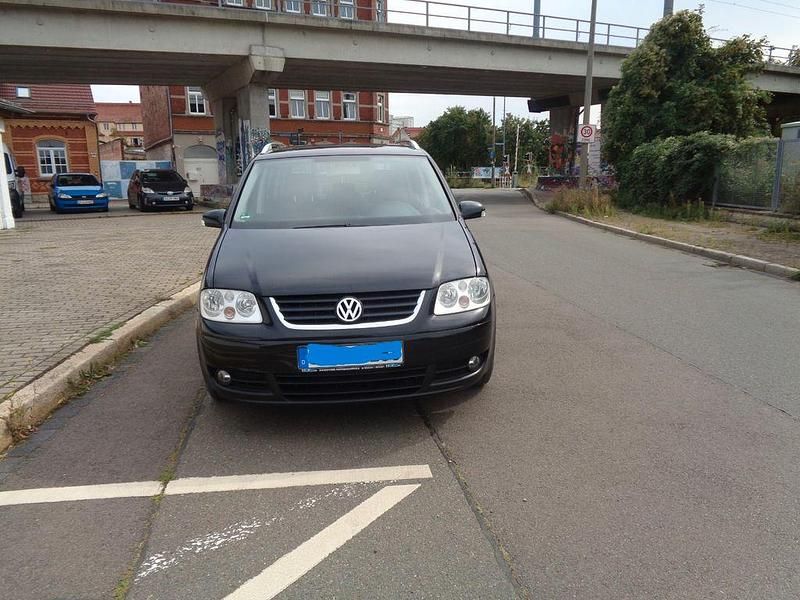 Schwarz Gebraucht 2003 VW Touran Highline Van / Kleinbus | 3.150 € (Fairer Preis) - Bild 1/4