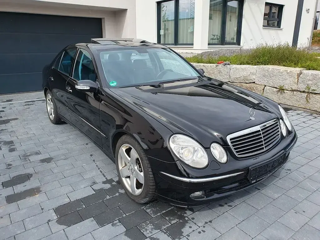 Używany Mercedes E280 Avantgarde 177 KM (130 kW) 2005 Czarny Sedan/Limuzyna