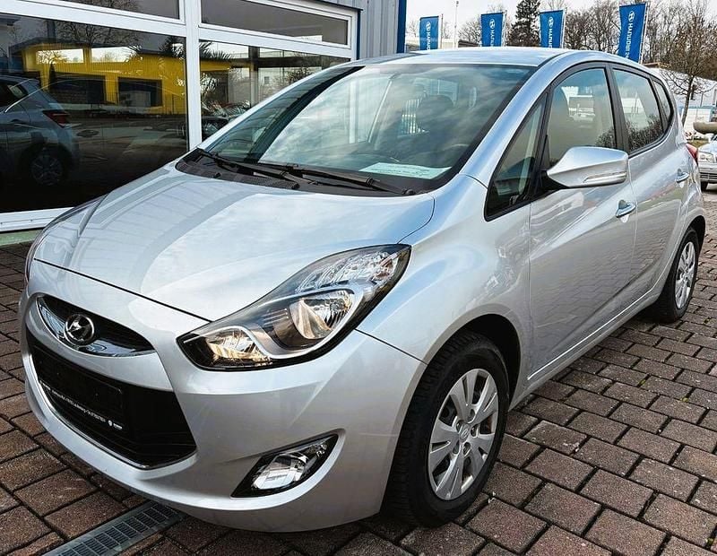 Gebraucht Hyundai ix20 Edition 90 PS (66 kW) 2012 Silber Kleinwagen