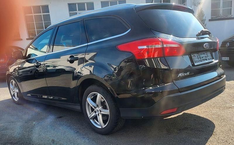 Gebraucht Ford Focus Titanium 125 PS (91 kW) 2016 Schwarz Limousine