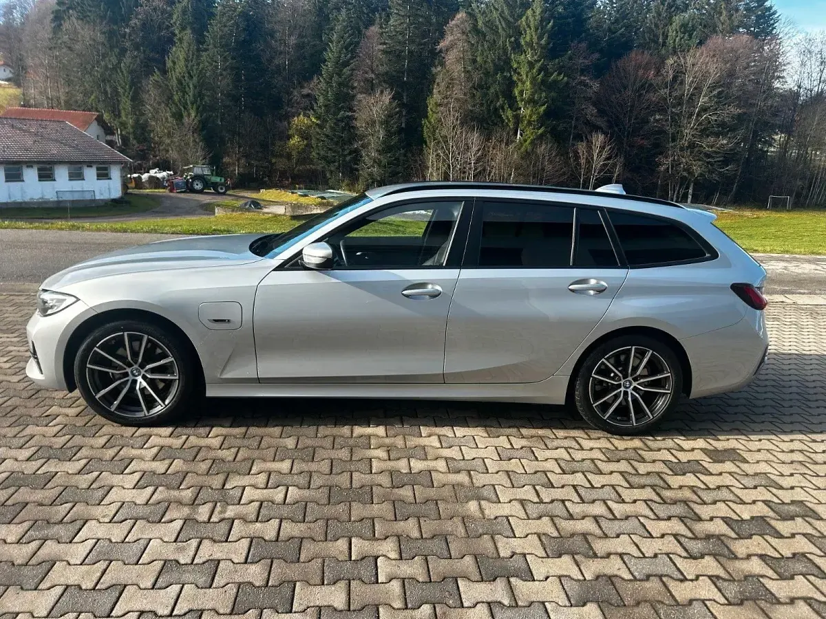 Gebraucht BMW 320 Sport Line 163 PS (119 kW) 2021 Silber Kombi