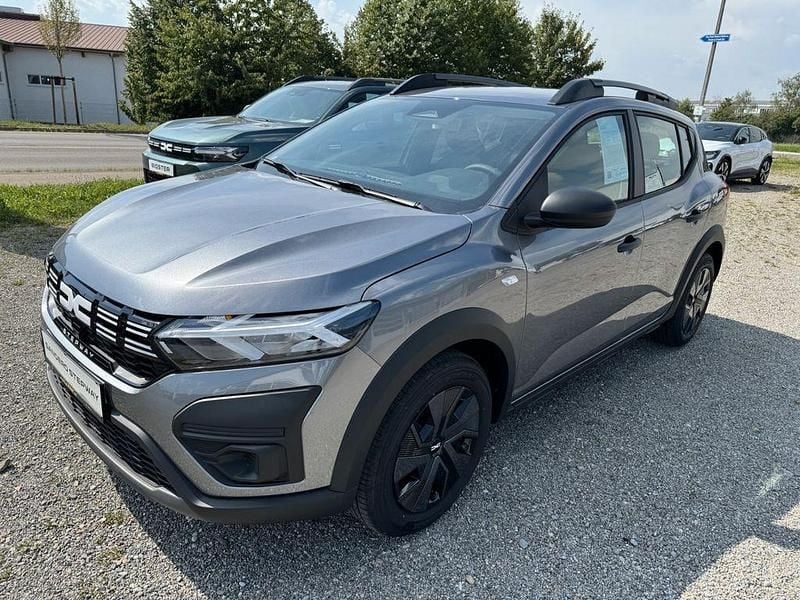 Grau Neu 2025 Dacia Sandero Essentiel Kleinwagen | 16.450 € (Guter Preis) - Bild 1/4