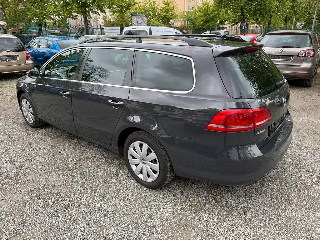 Gebraucht VW Passat Trendline 122 PS (89 kW) 2013 Grau Limousine