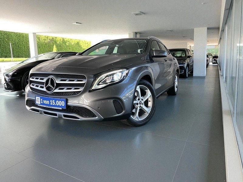 Grau Gebraucht 2019 Mercedes GLA200 Urban SUV | 21.200 € (Superpreis) - Bild 1/4