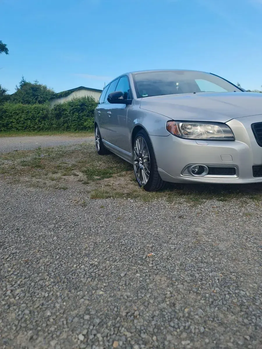 Gebraucht Volvo V70 Momentum 185 PS (136 kW) 2007 Grau Kombi