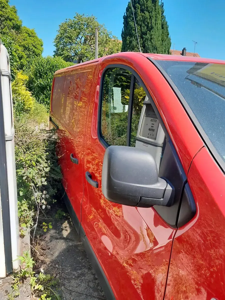Gebraucht Renault Traffic 115 PS (84 kW) 2015 Rot Van / Kleinbus