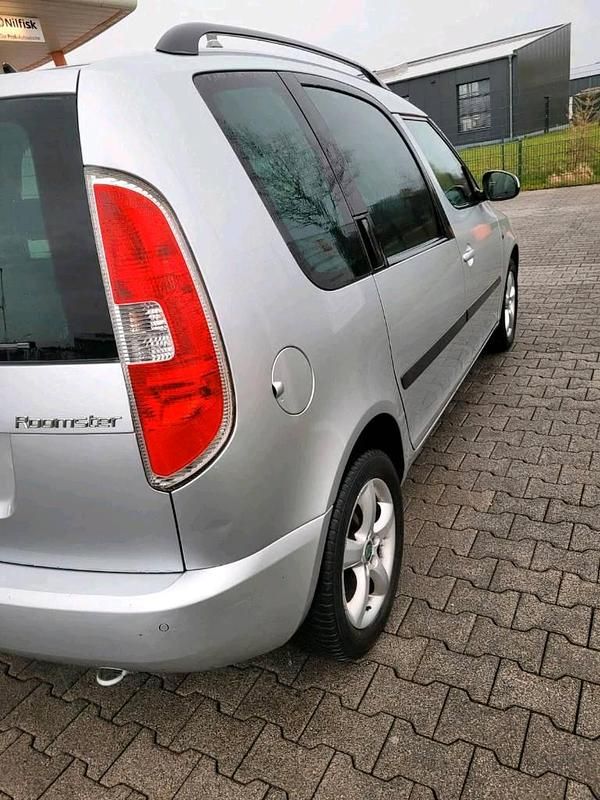 Gebraucht Skoda Roomster 85 PS (62 kW) 2011 Silber Van / Kleinbus