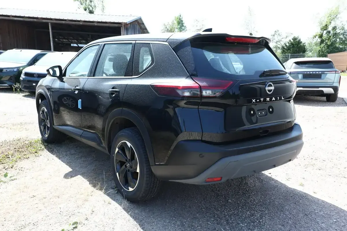 Neu Nissan X-Trail Acenta 163 PS (119 kW) 2026 Diamond black metallic SUV