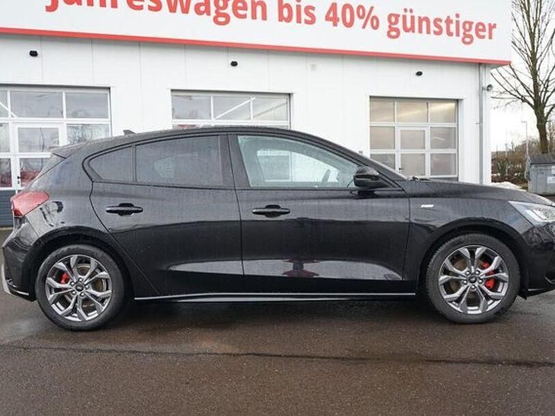 Gebraucht Ford Focus ST-Line 125 PS (91 kW) 2022 Schwarz Limousine